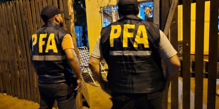 CIUDAD DE CORRIENTES: Detuvieron a dos hombres en «kioscos narcos» del Bº Pío X
