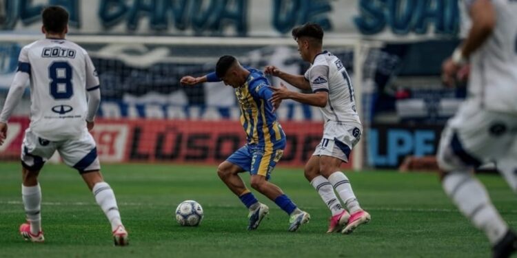 En un partido condicionado por el viento, Tristán Suárez y Atlanta empataron y la cima quedó al rojo vivo