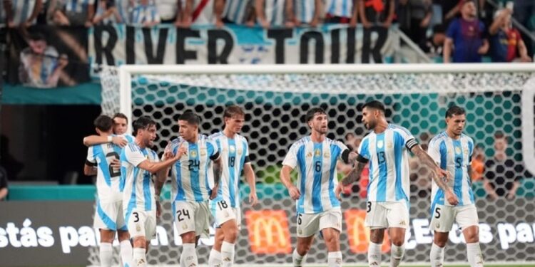 EN CÓRDOBA: A la espera de la despedida de Messi, Argentina enfrenta hoy a Bolivia