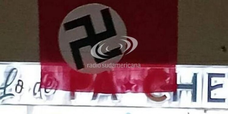 VILLA ÁNGELA, CHACO: Allanaron una casa por una bandera con esvástica en un balcón