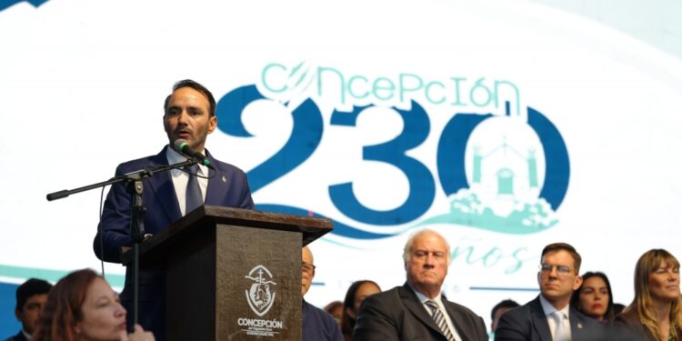 ACTO CENTRAL Y DESFILE: Juan Pablo Valdés acompañó los festejos por el 230° aniversario de Concepción