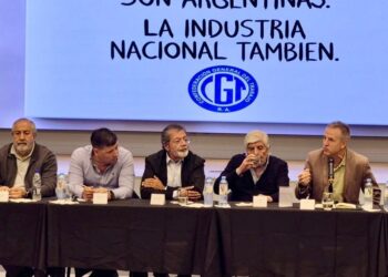 La CGT volvió a patear un paro general y convocó a una marcha en defensa de la industria