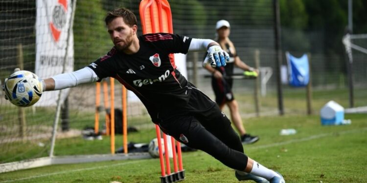 Centurión vuelve al arco de River: hace cuánto no ataja y la postura a tres meses del final de su contrato