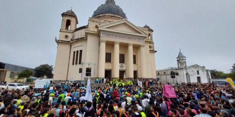 47º PEREGRINACIÓN JUVENIL DEL NEA: Devoción: María de Itatí recibió a los peregrinos en la Basílica