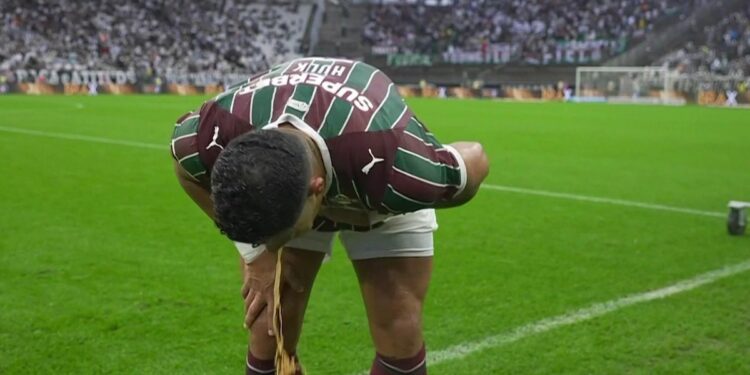 Corinthians-Fluminense tuvo de todo: doblete y vómito de Hulk e hinchas de espalda por la eliminación en la Libertadores
