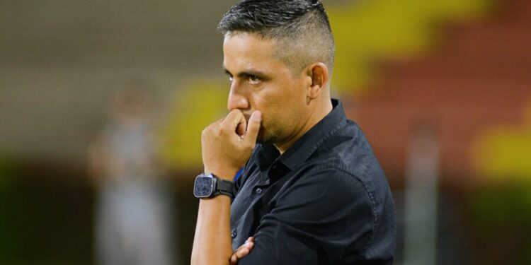 Deportes Tolima cambió de director técnico: anunció la salida de Sebastián Oliveros y la llegada de su reemplazo que ya dirigió al equipo