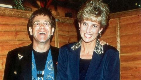 Un familiar de Lady Di estaba en contra de la presencia de Elton John en su funeral: “No me estarás diciendo que un homosexual va a cantar un tema pop”