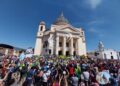 47° PEREGRINACIÓN JUVENIL DEL NEA: Así fue la llegada de miles de peregrinos a Itatí para celebrar la misa central