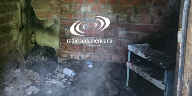 EN EL BARRIO LAGUNA BRAVA: Un aire acondicionado provocó un principio de incendio en una casa