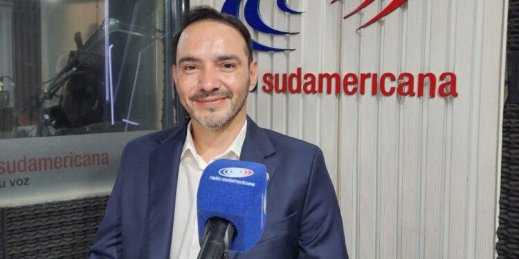 VISITA EN RADIO SUDAMERICANA : Valdés en Sudamericana anticipó tarifas de luz diferenciadas para 185 mil familias de Corrientes