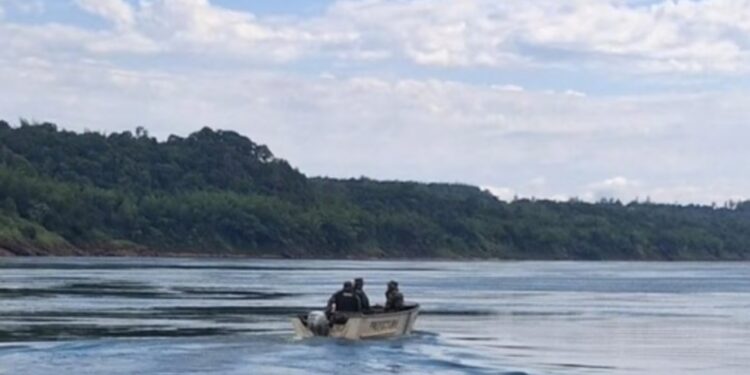 CORRIENTES: Sigue la búsqueda de los dos primos de 16 años que desaparecieron en el río Paraná