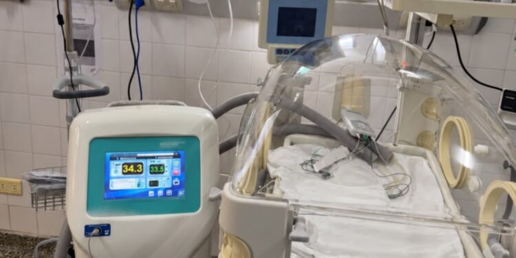 GOBIERNO DE CORREINTES: Salud sumó equipamiento de última generación para el tratamiento de recién nacidos