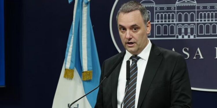 ANTE LA JUSTICIA: Manuel Adorni justificó sus bienes: dijo que tenía ahorros por casi USD 600 mil en bitcoin