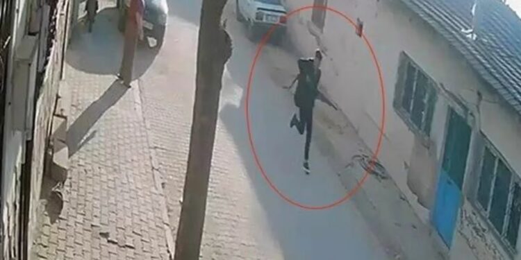 DEJÓ 11 HERIDOS: Video: adolescente disparó con una escopeta frente a una escuela en Turquía