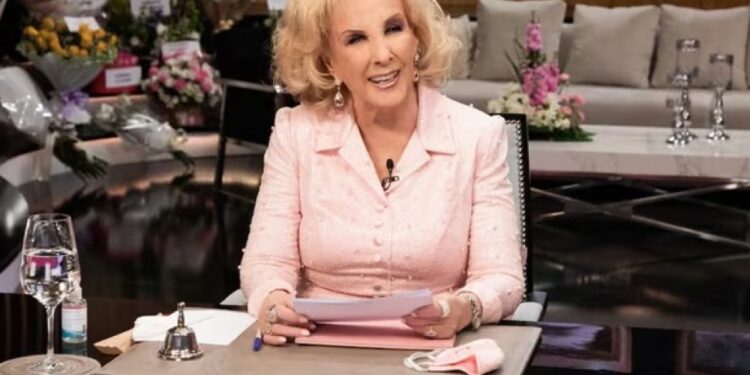 SALUD DE LA DIVA: Mirtha Legrand mejora y fue trasladada a una habitación común