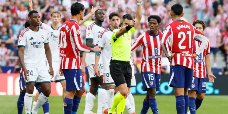El Real Madrid sacó un comunicado calificando de «pésimo» el arbitraje del clásico