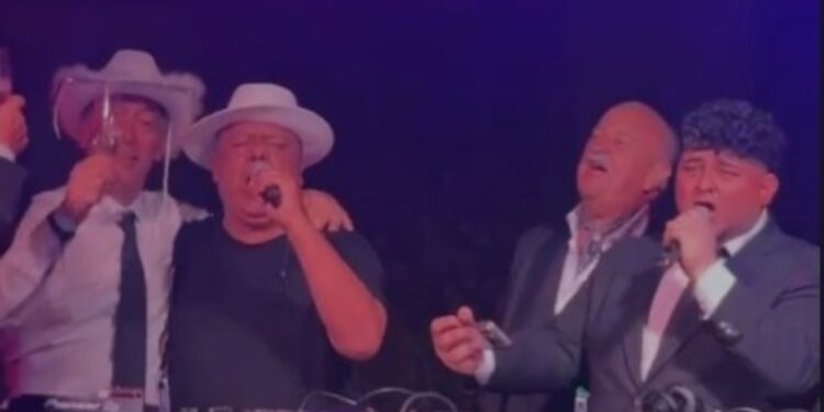«Que de la mano de Chiqui Tapia…»: el desenfrenado festejo del presidente de la AFA en el casamiento de la hija de Pablo Toviggino