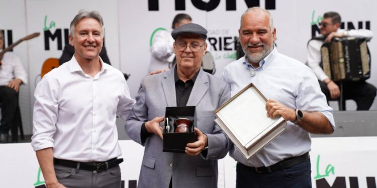 DÍA NACIONAL DEL CHAMAMÉ: El Municipio reconoció a destacados músicos en una vigilia chamamecera