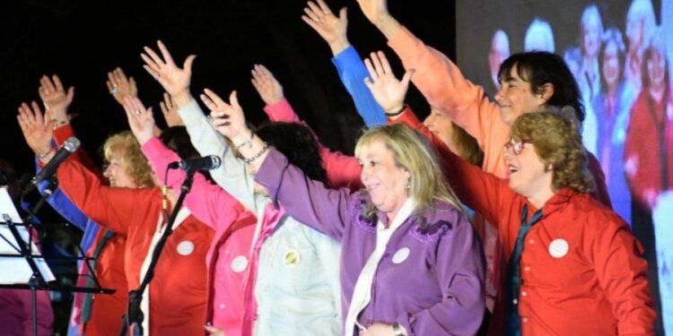 CIUDAD DE CORRIENTES: Inició la primera jornada del Coro de Adultos Mayores en el Anfiteatro