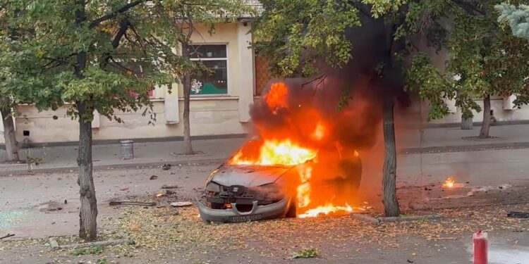 Un “dron kamikaze ruso” impacta contra un vehículo en el que viajaban varios periodistas en Ucrania, entre ellos un español