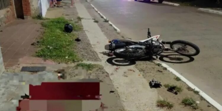 TRAGEDIA: Murió un joven tras un choque entre una moto y un auto en Corrientes