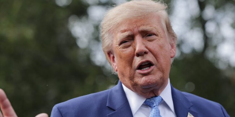 Donald Trump propone renombrar la IA como “superinteligencia” tras cita en la Casa Blanca
