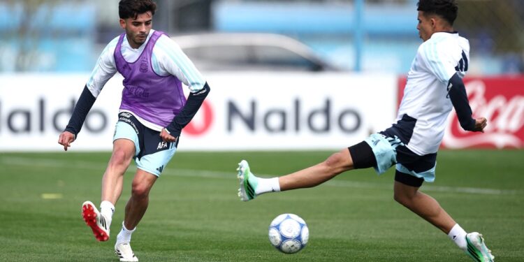 El presente de Santiago Simón, el ex River que sorprendió en la lista de Scaloni