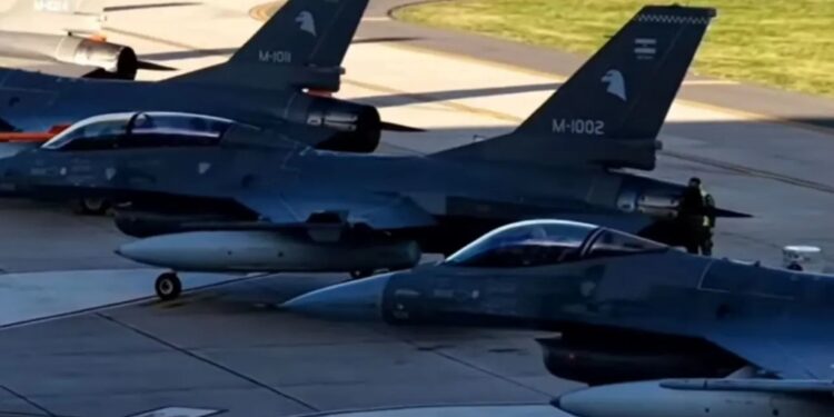SEGURIDAD: Llegaron seis nuevos aviones F-16 a Argentina para custodiar el espacio aéreo