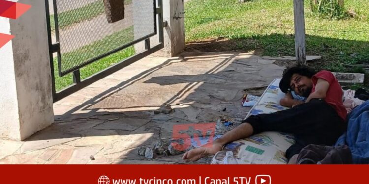 SOLIDARIDAD: Piden ayuda para un joven que vive en una parroquia del Pirayuí