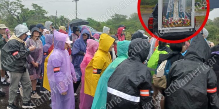 A PESAR DE LA TORMENTA: Así arrancaron los peregrinos tempraneros la caminata del NEA a Itatí