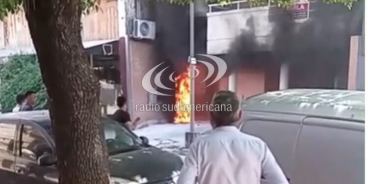 URGENTE: Impactante incendio en el Camba Cuá: sería un tablero eléctrico
