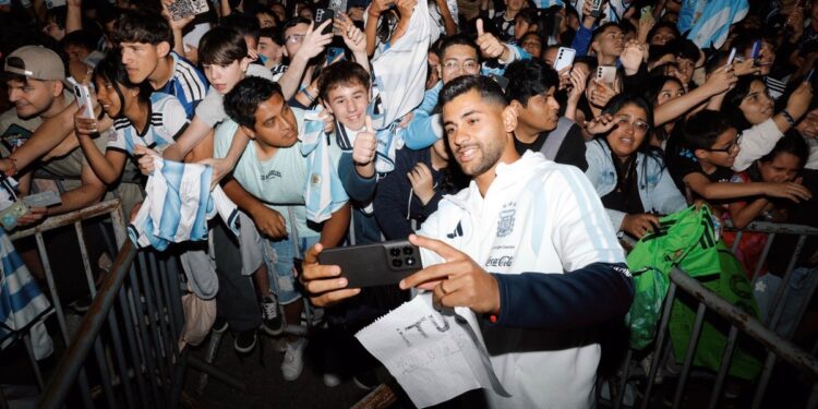 La Selección en Córdoba: los jugadores y Scaloni, al lado de la gente