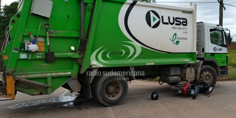 CIUDAD DE CORRIENTES: Un motociclista chocó contra un camión de Lusa y resultó ileso