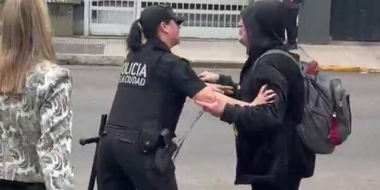 Nuevo escándalo con «Pity» Álvarez: se escapó del Hospital Tornú y lo tuvo que ir a buscar un patrullero