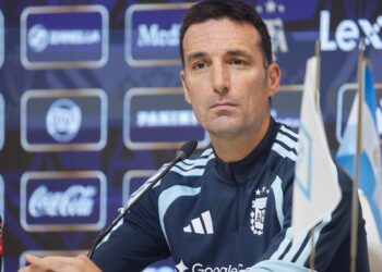 El centro de Scaloni a Paredes: «Pertenece a la Selección, las puertas están abiertas»