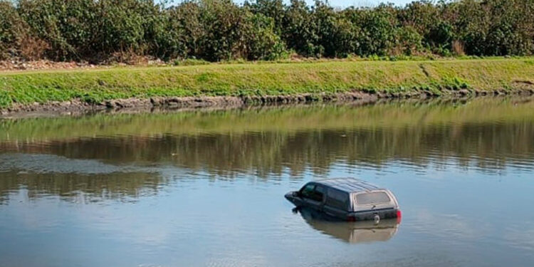Una Amarok en el arroyo: la camioneta que sorprendió a La Plata y el dato que resolvió el misterio