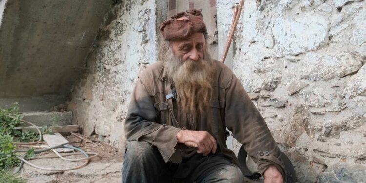 Flaminio tuvo que irse de su casa y vive aislado en la montaña con sus ovejas desde hace 47 años: «Aquí no necesito nada»