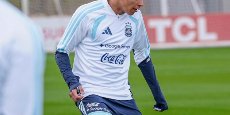 Las fotos de la vida y un mensaje emocionante de la mamá de Leonel Flores por la convocatoria a la Selección