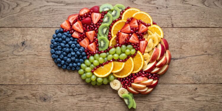 La fruta que los neurólogos recomiendan para cuidar el cerebro después de los 50 años