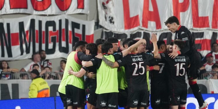 Video: la floja respuesta de Beltrán en el gol con el que Huracán sorprendió a River