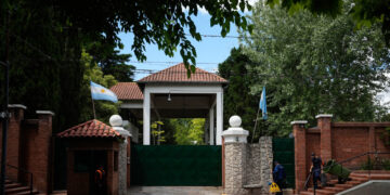 En la previa de la visita del Papa, el Gobierno denunció «amenazas a funcionarios de primer nivel» y las vinculó a los cambios en la seguridad de la Quinta de Olivos