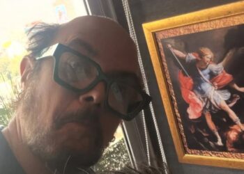 Aleks Syntek publica una imagen en la que aparece sin peluquín y la elimina a los pocos segundos