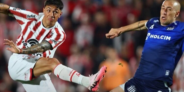 Las dos fuertísimas jugadas en el clásico de Córdoba: un cabezazo que terminó en roja y el codazo que fue amarilla
