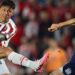 Las dos fuertísimas jugadas en el clásico de Córdoba: un cabezazo que terminó en roja y el codazo que fue amarilla