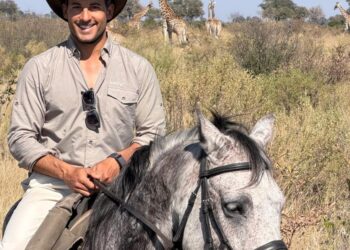 Es argentino, hizo un viaje aventura por África, nadó con tiburones y ahora busca que un gorila de Ruanda lleve el nombre de Messi