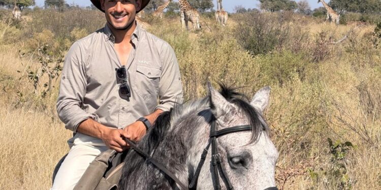 Es argentino, hizo un viaje aventura por África, nadó con tiburones y ahora busca que un gorila de Ruanda lleve el nombre de Messi