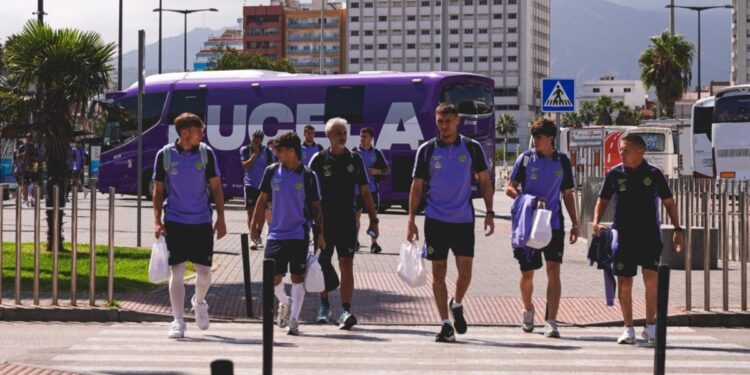 Insólito momento en España: un menor marroquí se fugó y viajó 100 kilómetros de colado en el piso del micro del Valladolid