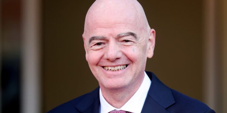 FIFA abre la billetera: Infantino analiza un millonario reparto entre las federaciones