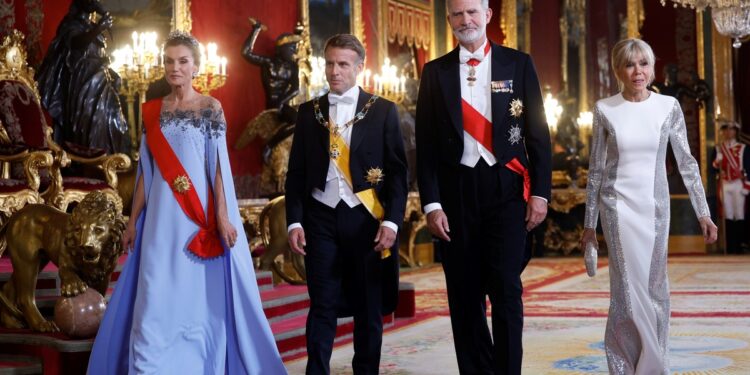 María José Gómez Verdú, experta en protocolo, sobre la cena de gala: «La elección del vestuario de la reina Letizia y Brigitte Macron debe atender a la solemnidad del acto y la coherencia con la imagen que desean proyectar»
