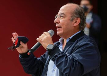 Felipe Calderón acusa a Morena de “dinamitar” el puente democrático tras llegar al poder